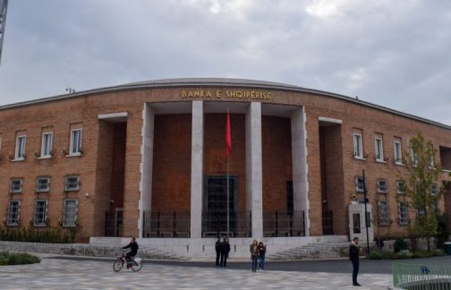 Banka e Shqiperise diversifikon rezerven valutore: Blen 1 ton ar ne 2019